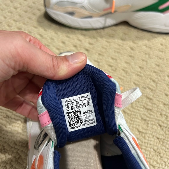 ADIDAS - Size 10 - Picture 4 of 5